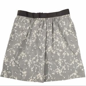 Ann Taylor LOFT Gray & White Floral Size 6 Skirt